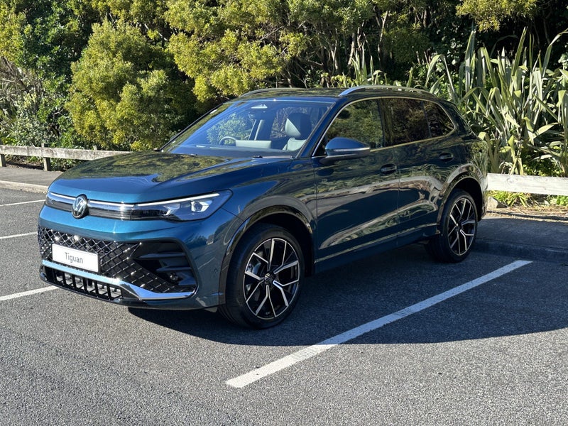 2025 Volkswagen Tiguan R-Line AWD image 4