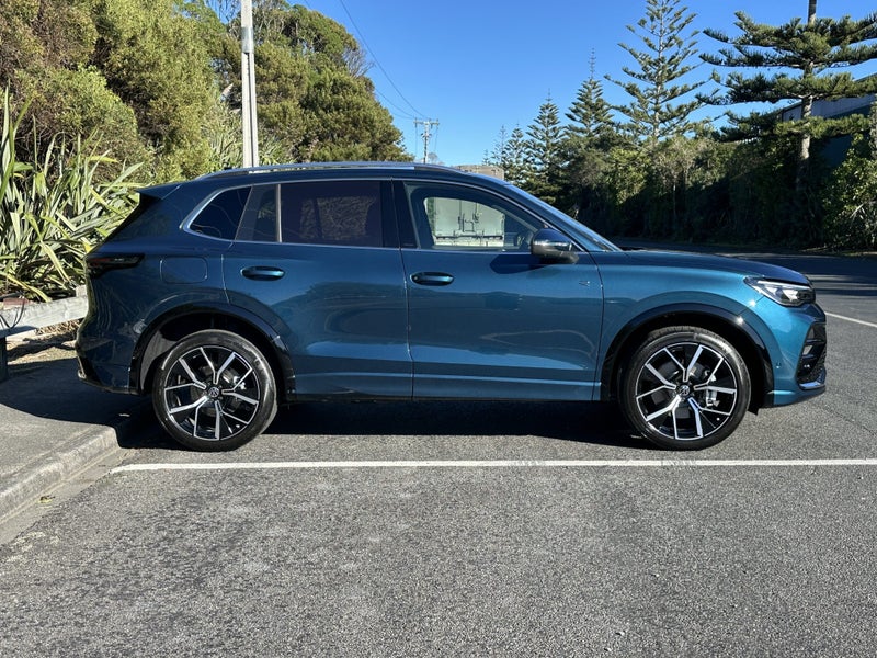 2025 Volkswagen Tiguan R-Line AWD image 5