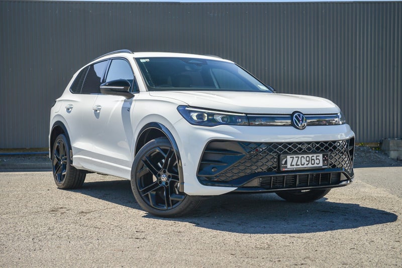 2025 Volkswagen Tiguan R-Line AWD 2.0 image 1