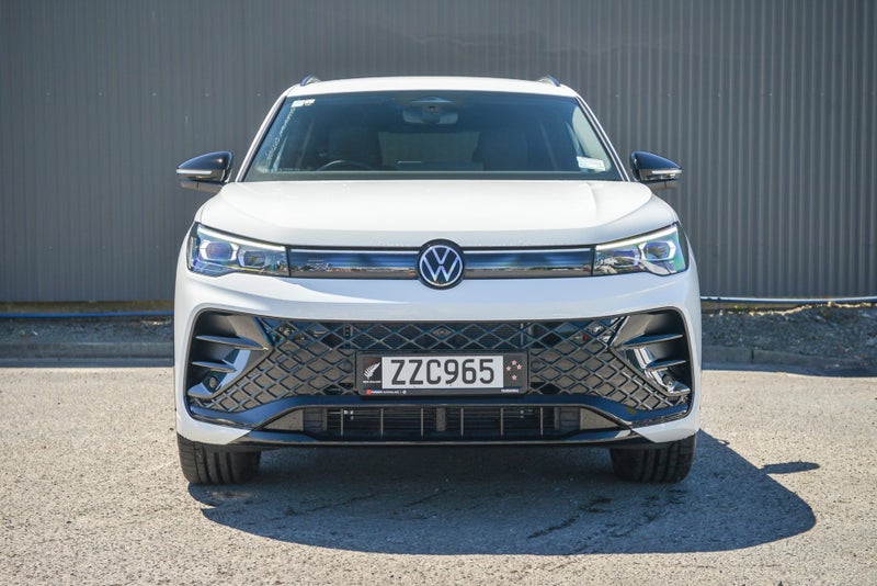 2025 Volkswagen Tiguan R-Line AWD 2.0 image 2