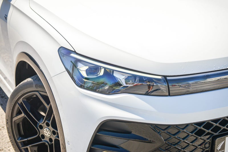 2025 Volkswagen Tiguan R-Line AWD 2.0 image 4
