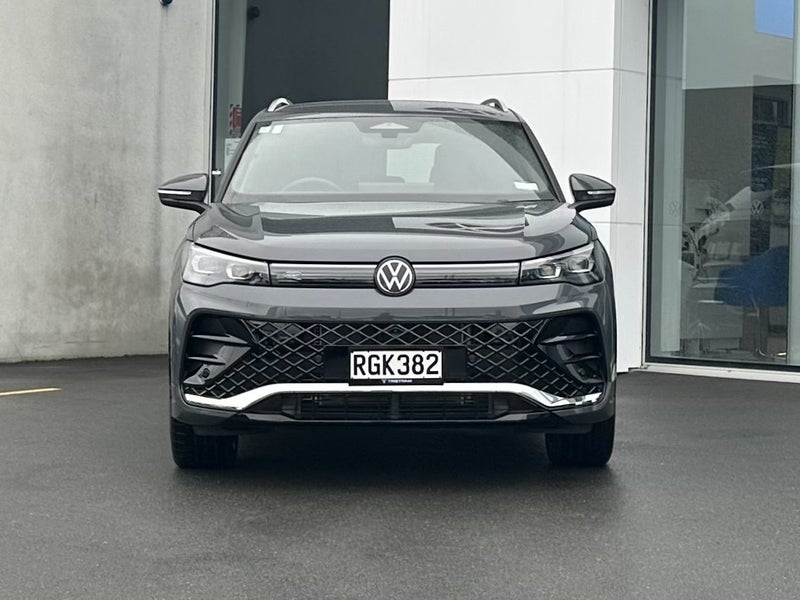 2025 Volkswagen Tiguan R-Line AWD 2.0PT image 2