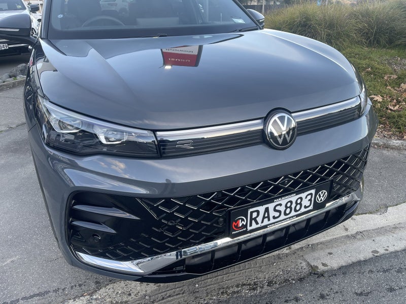 2025 Volkswagen Tiguan R-Line AWD 2.0PT/4WD - image 2
