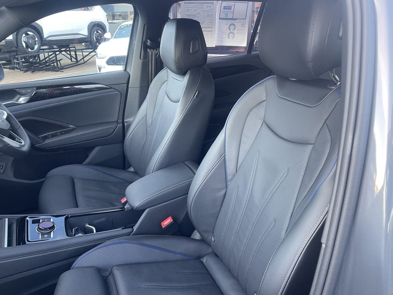 2025 Volkswagen Tiguan R-Line AWD 2.0PT/4WD - image 5