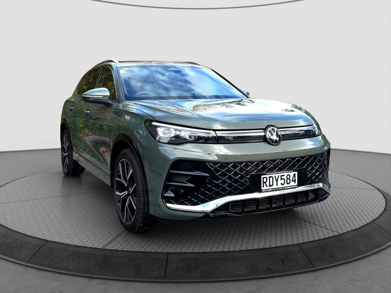 2025 Volkswagen Tiguan R-Line AWD image 1