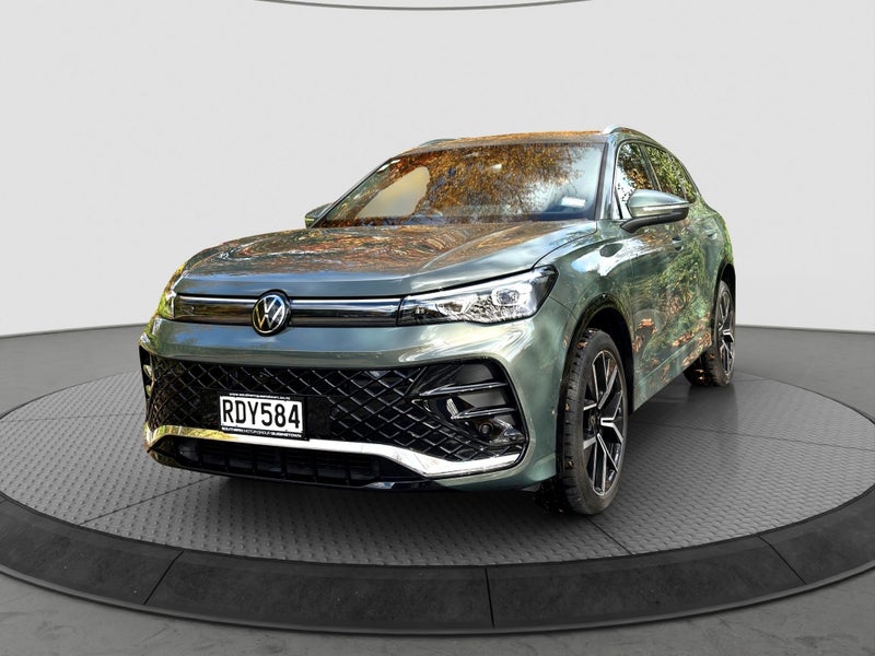 2025 Volkswagen Tiguan R-Line AWD image 3