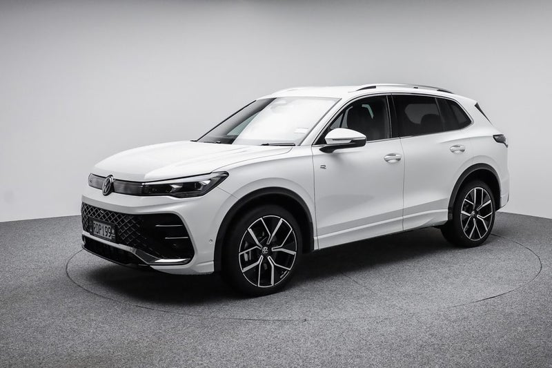 2025 Volkswagen Tiguan R-Line AWD image 3