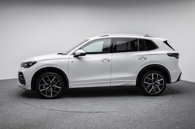 2025 Volkswagen Tiguan R-Line AWD image 4