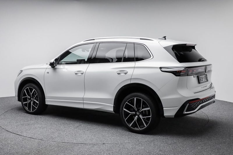 2025 Volkswagen Tiguan R-Line AWD image 5