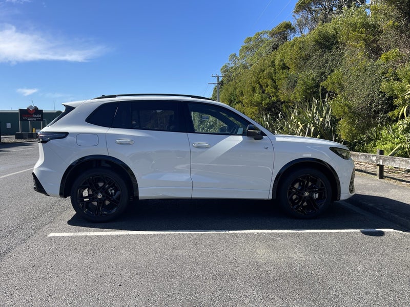 2025 Volkswagen Tiguan R-Line AWD image 5