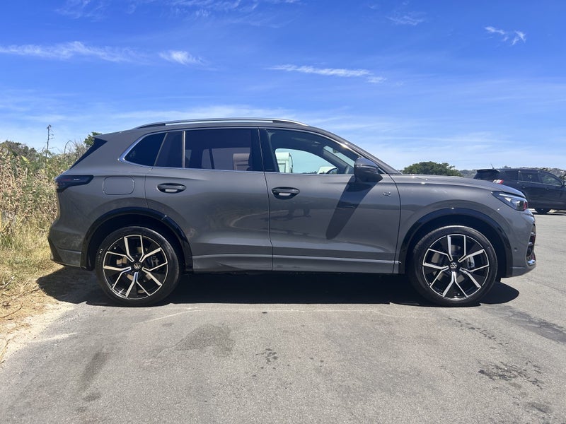 2025 Volkswagen Tiguan R/Line AWD image 5