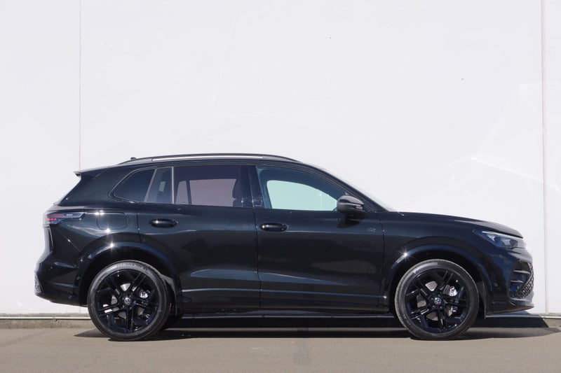 2025 Volkswagen Tiguan R-Line AWD image 2