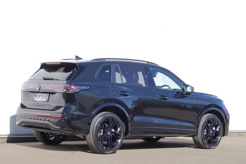 2025 Volkswagen Tiguan R-Line AWD image 3