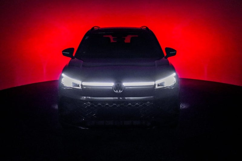 2025 Volkswagen Tiguan R-Line AWD image 2