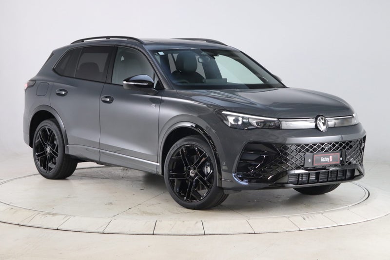 2025 Volkswagen Tiguan R-Line AWD image 3