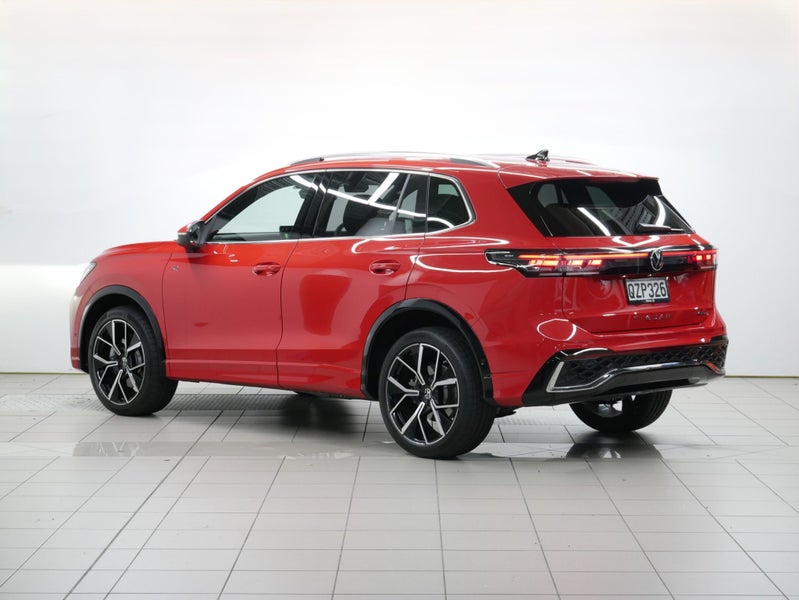 2025 Volkswagen Tiguan R-Line AWD image 3