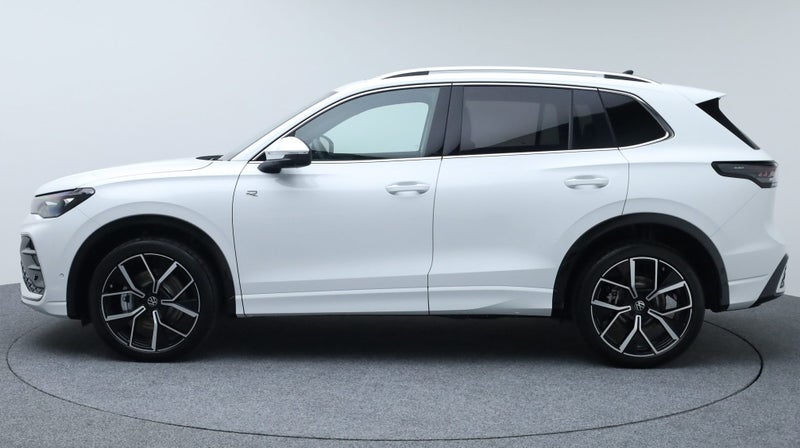 2025 Volkswagen Tiguan R-Line AWD image 4
