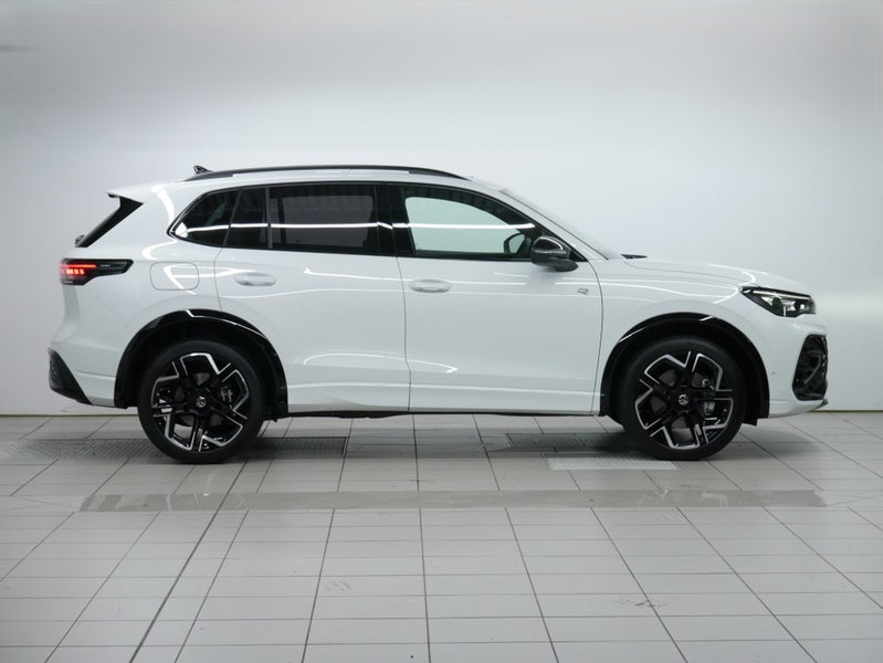 2025 Volkswagen Tiguan R-Line AWD image 5