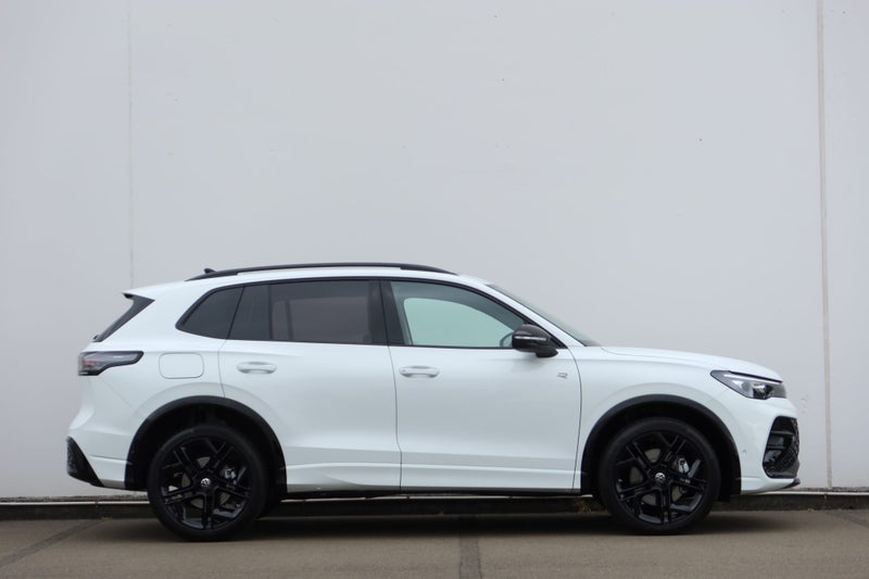 2025 Volkswagen Tiguan R-Line AWD image 2