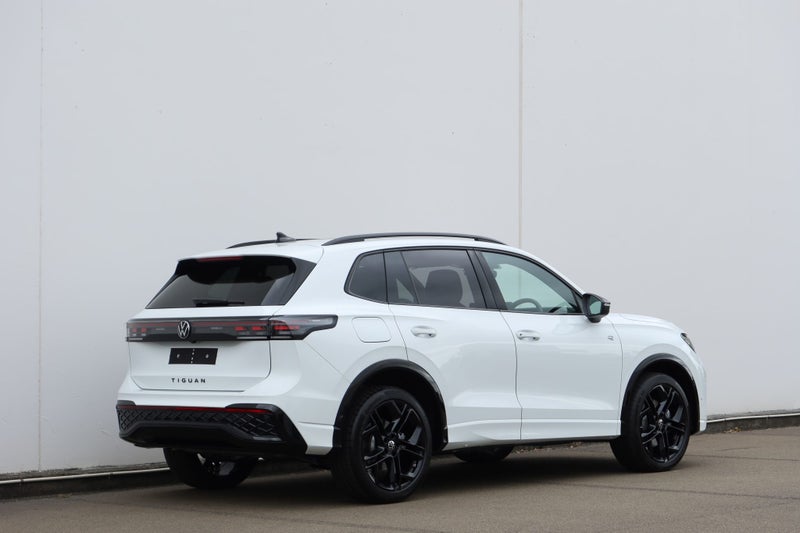 2025 Volkswagen Tiguan R-Line AWD image 3
