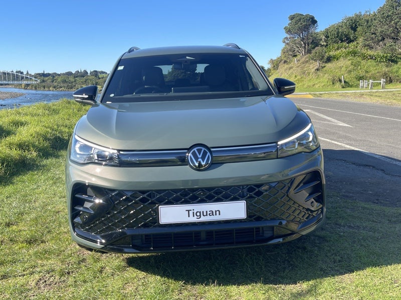 2025 Volkswagen Tiguan R-Line AWD image 3