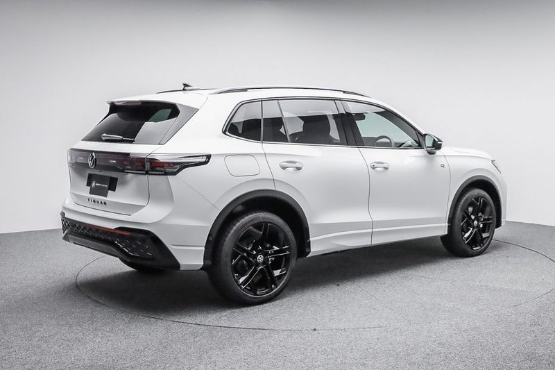 2025 Volkswagen Tiguan R-Line AWD - Black Pack image 5
