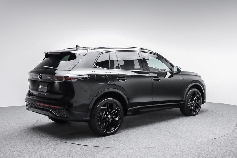 2025 Volkswagen Tiguan R-Line AWD - Black Pack image 5