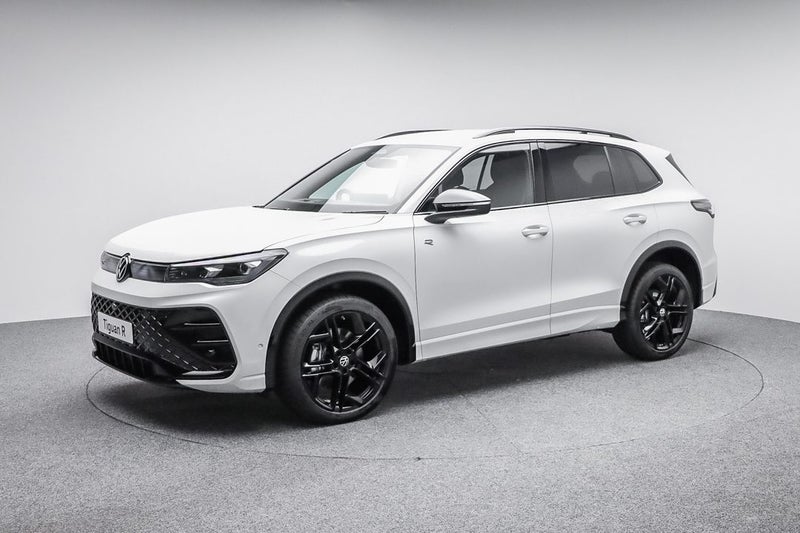 2025 Volkswagen Tiguan R-Line AWD Black Pack image 3
