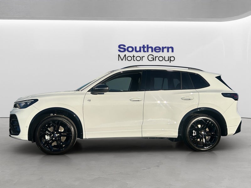 2025 Volkswagen Tiguan R-Line AWD Black Package image 4