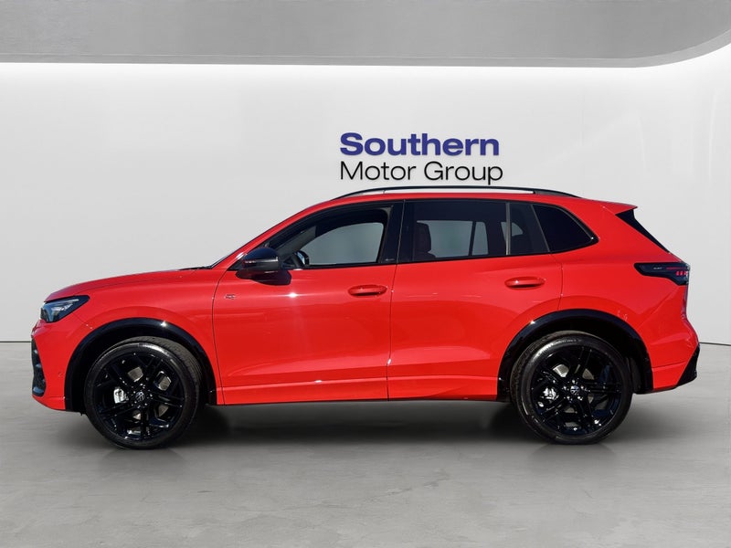 2025 Volkswagen Tiguan R-Line AWD Black Package image 4