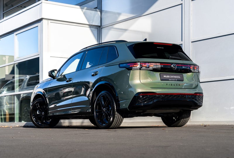 2025 Volkswagen Tiguan R-Line AWD Touring & Bla... image 5