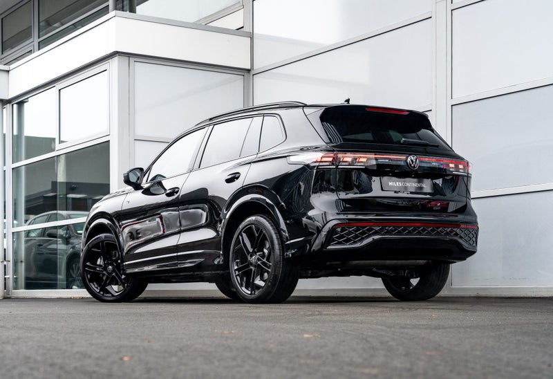 2025 Volkswagen Tiguan R-Line AWD Touring & Bla... image 5