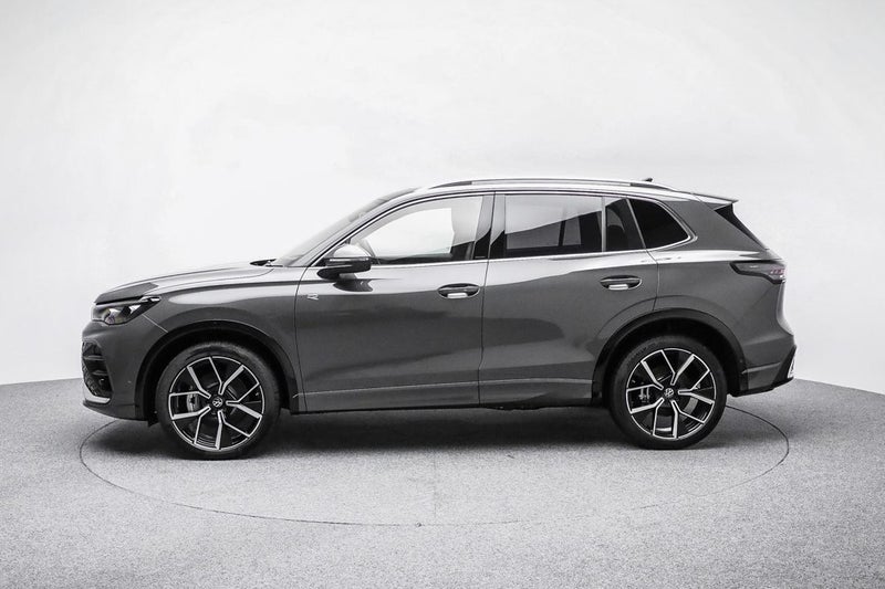 2025 Volkswagen Tiguan R-Line AWD - Touring Pack image 4