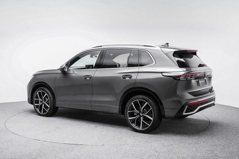 2025 Volkswagen Tiguan R-Line AWD - Touring Pack image 5