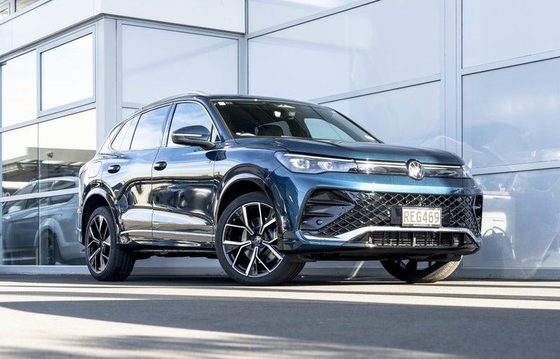 2025 Volkswagen Tiguan R-Line AWD Turbo 195kW image 1