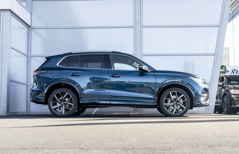 2025 Volkswagen Tiguan R-Line AWD Turbo 195kW image 4