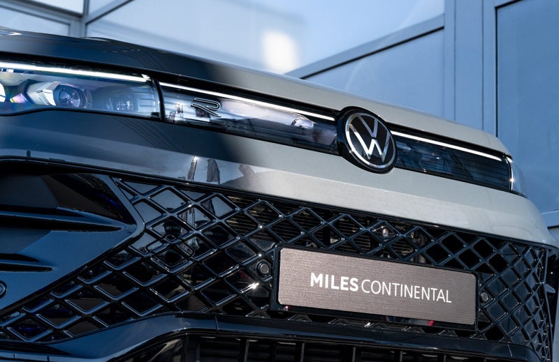 2025 Volkswagen Tiguan R-Line AWD Turbo 195kW B... image 3