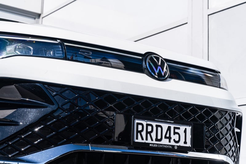 2025 Volkswagen Tiguan R-Line Touring 2WD Petro... image 2