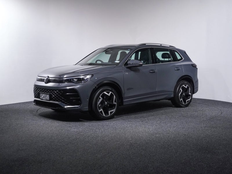 2025 Volkswagen Tiguan Tsi R Line 2WD image 3