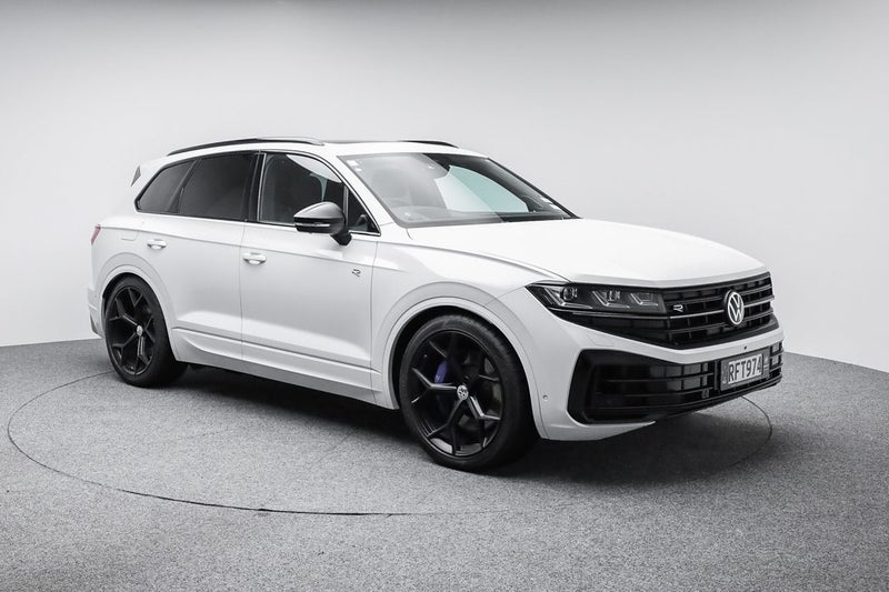 2025 Volkswagen Touareg R Phev image 1