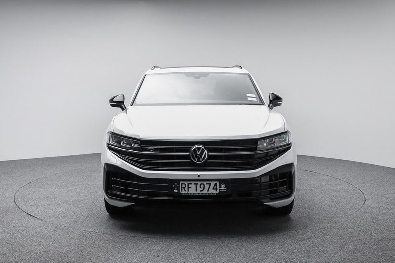 2025 Volkswagen Touareg R Phev image 2