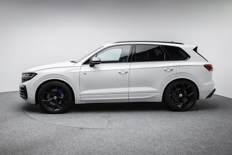 2025 Volkswagen Touareg R Phev image 4