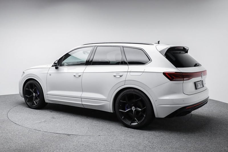 2025 Volkswagen Touareg R Phev image 5