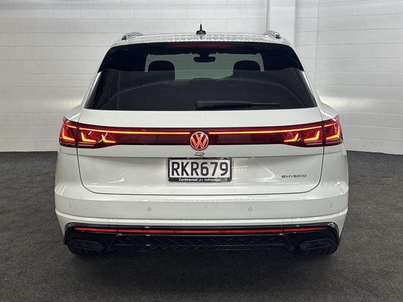 2025 Volkswagen Touareg R PHEV image 4