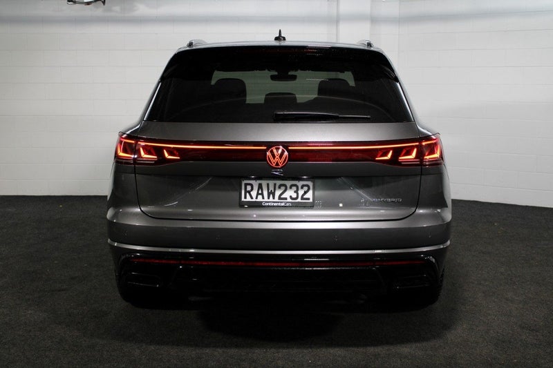 2025 Volkswagen Touareg R PHEV image 3