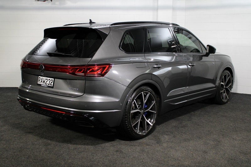 2025 Volkswagen Touareg R PHEV image 4