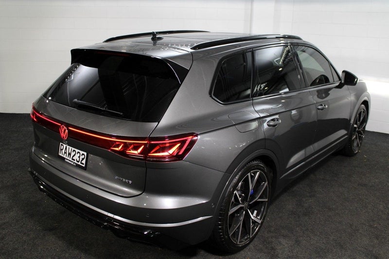 2025 Volkswagen Touareg R PHEV image 5