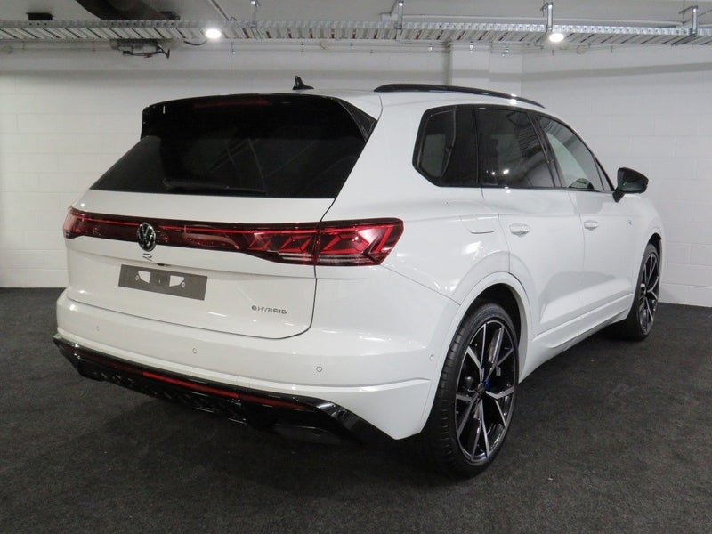 2025 Volkswagen Touareg R PHEV image 2