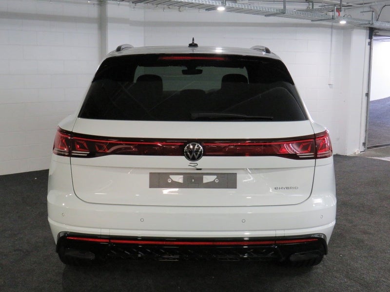 2025 Volkswagen Touareg R PHEV image 3