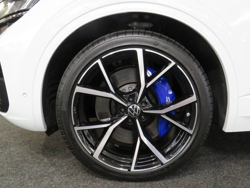 2025 Volkswagen Touareg R PHEV image 5
